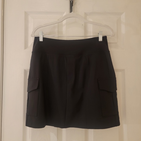 Athleta Pants - Athleta Skort Size 6 Black Cargo Utility Stretch Pockets Athleisure NWOT NEW